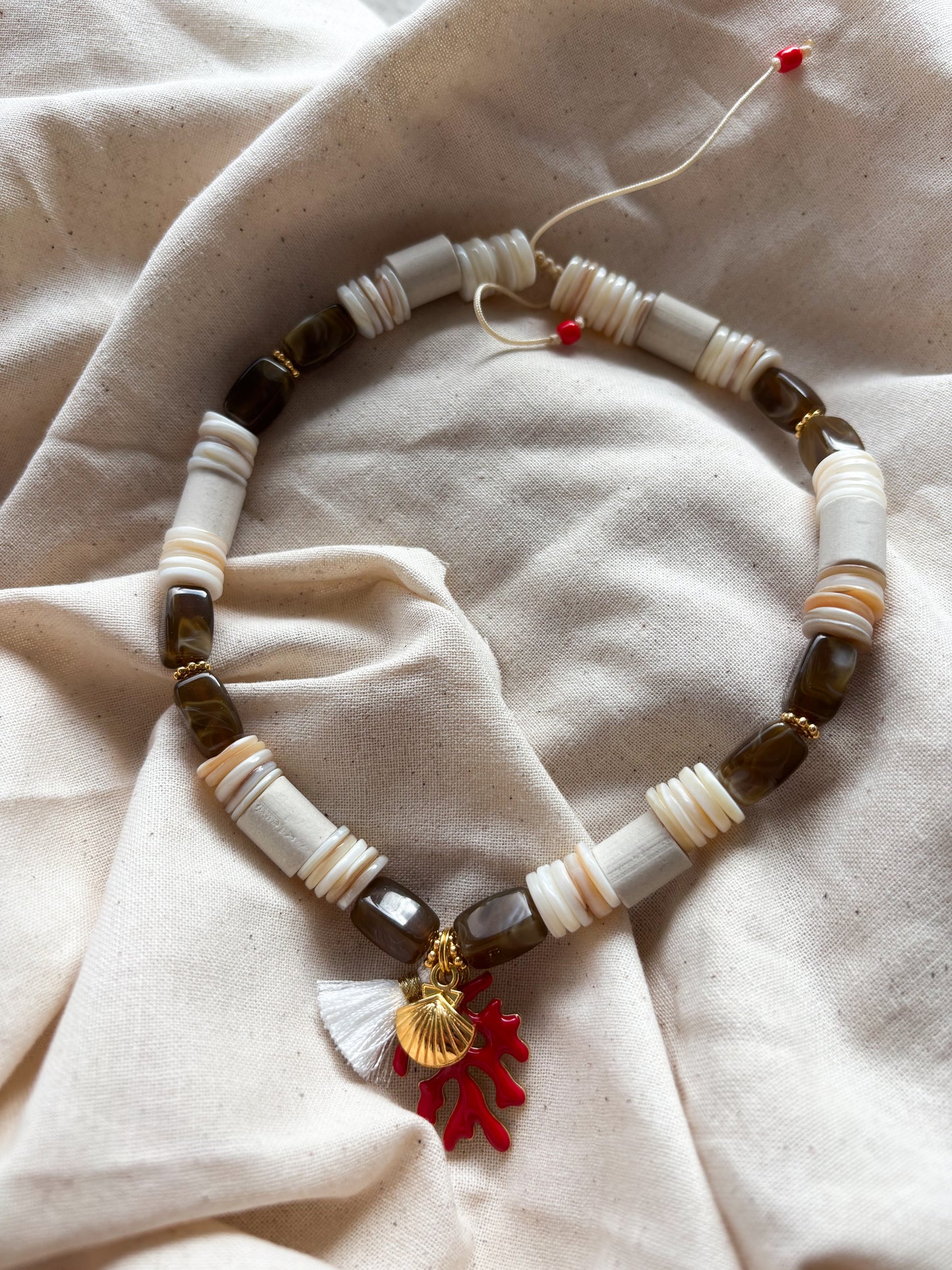 EM Keramik Kette Aloha Coral Bay · Sand