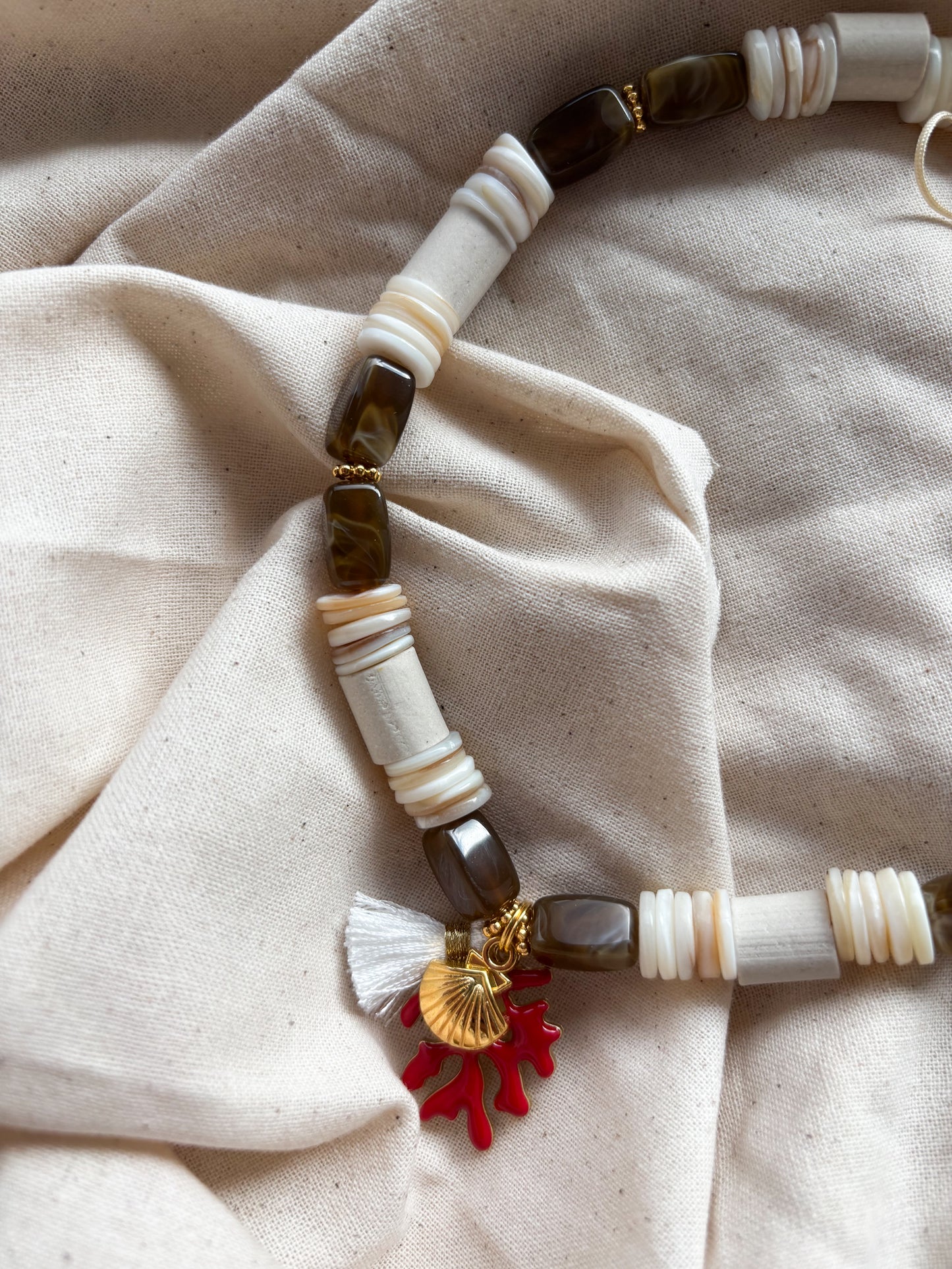 EM Keramik Kette Aloha Coral Bay · Sand